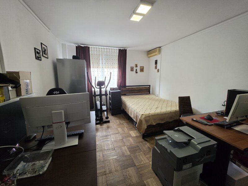 Titan, 10 minute metrou, chiar la parcul Brancusi, pe Constantin Brancusi,